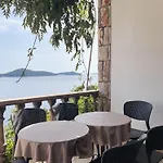 Prizba Tomas One Διαμέρισμα